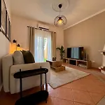 Daire Cosy 1-bedroom With Private Terrace In