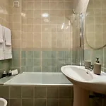 Cosy 1-bedroom With Private Terrace In *