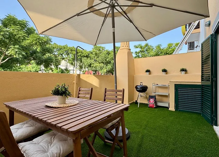 Cosy 1-bedroom With Private Terrace In *